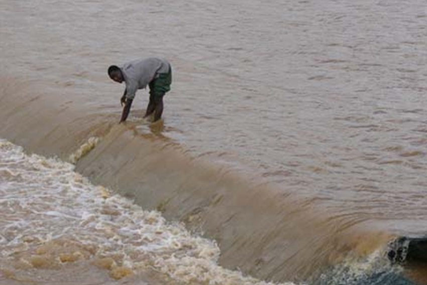 The first rubber dam in Africa by an internationally renowned foreign company in 1997, it happened bursting in 2007 and was beyond repair. It was reinstalled and commissioning by Beijing IWHR Corporation in February 2, 2010, it have been put into operation now. The length of Dam is 49.5m; the height of Dam is 2.25m.