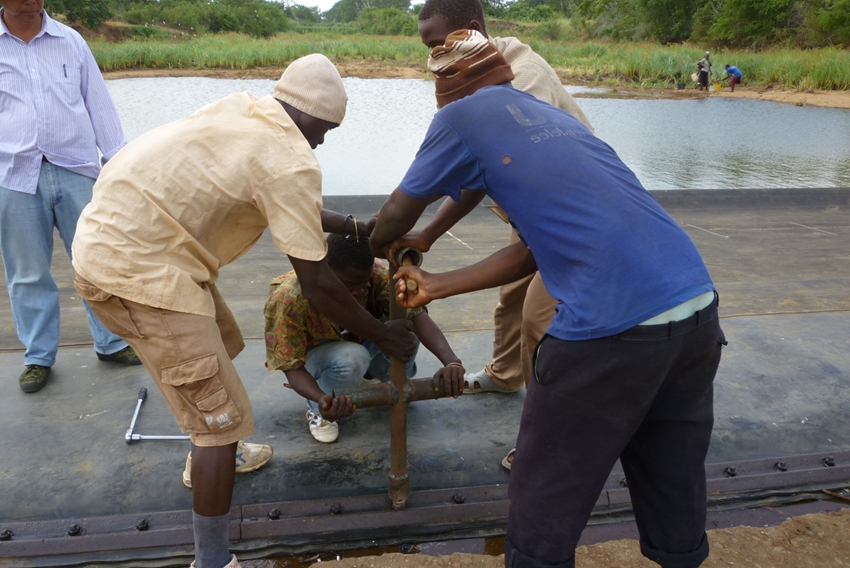 The first rubber dam in Africa by an internationally renowned foreign company in 1997, it happened bursting in 2007 and was beyond repair. It was reinstalled and commissioning by Beijing IWHR Corporation in February 2, 2010, it have been put into operation now. The length of Dam is 49.5m; the height of Dam is 2.25m.